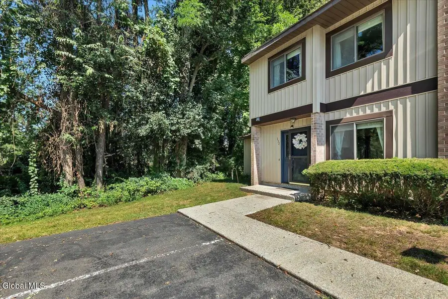 132 Point Of Woods Drive, Albany, NY 12203 - Image #2