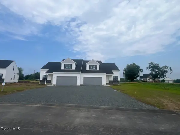 31 Walke Way, Halfmoon, NY 12118