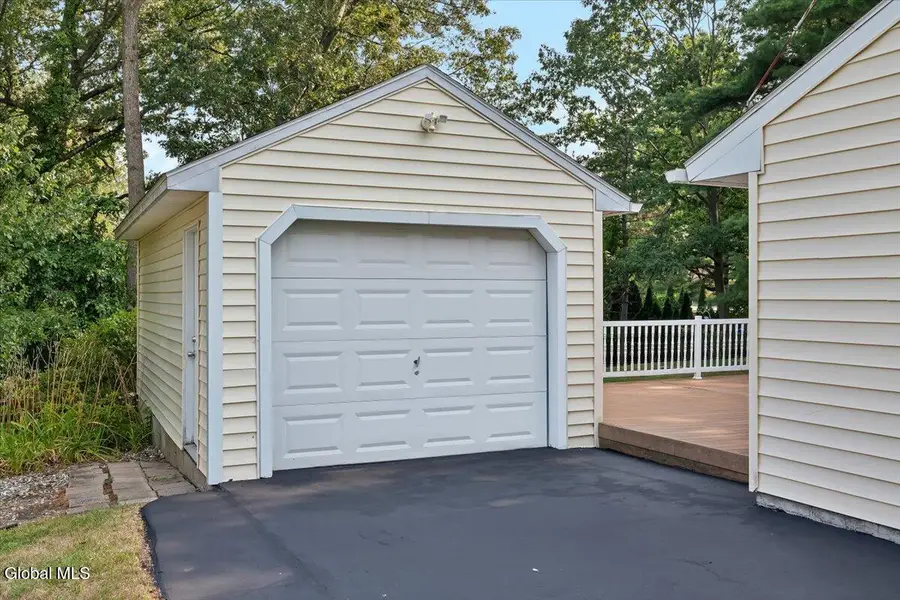 3 Leslie Court, Halfmoon, NY 12065 - Image #3