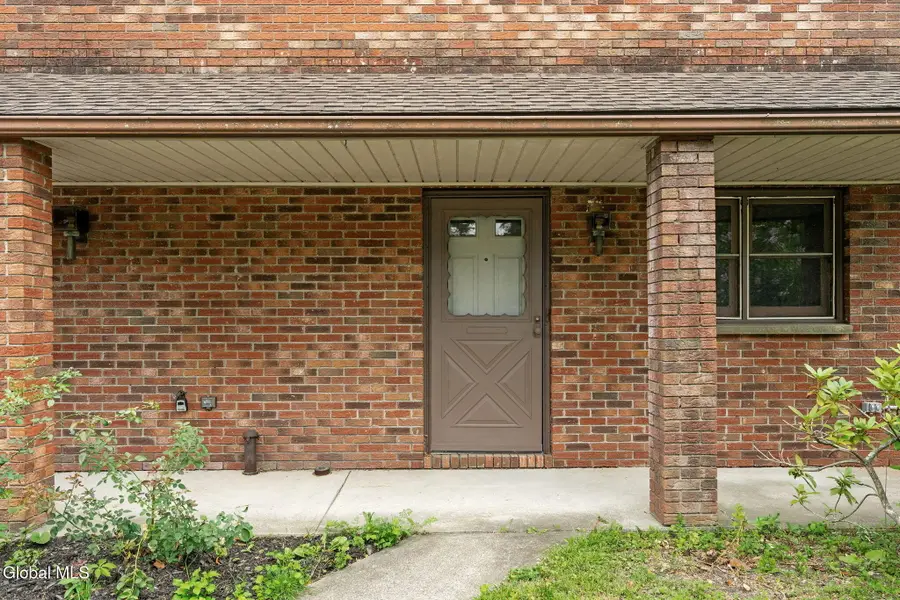 7 Hemlock Lane, Albany, NY 12208 - Image #3