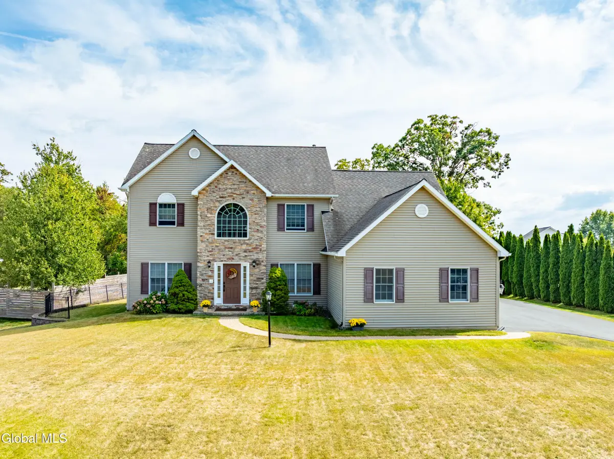 16 North Point Drive, Colonie Town, NY 12047 - Image #1