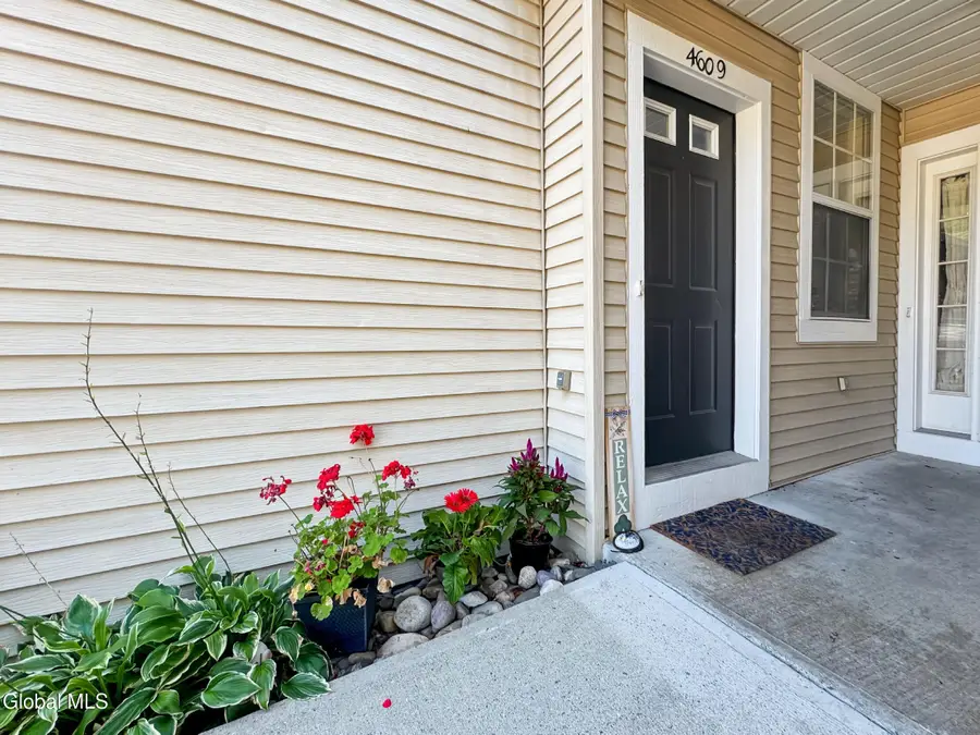 4609 S Foxwood Drive, Clifton Park, NY 12065 - Image #3