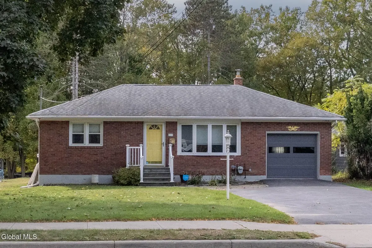 135 Cherry Avenue, Bethlehem, NY 12054 - Image #1