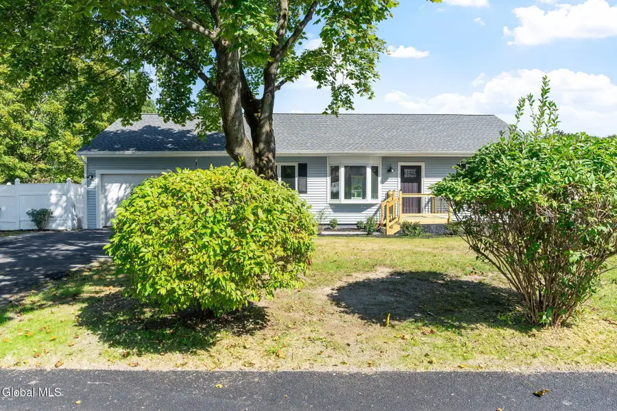 16 Aspen Circle, Albany, NY 12208 - Image #2