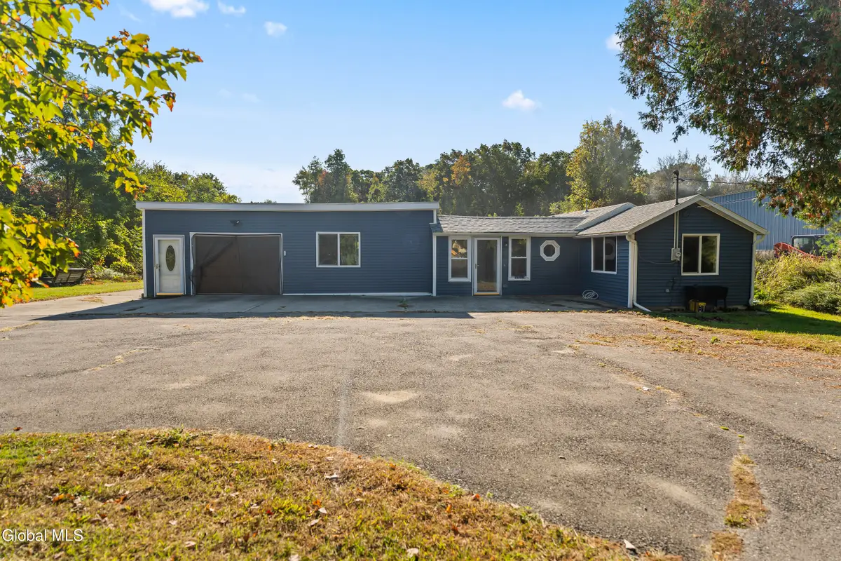 9 Thompson Street, Colonie, NY 12205 - Image #1