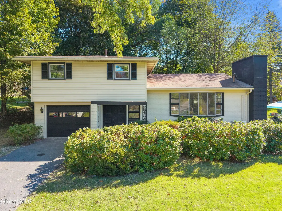 11 Diamond Avenue, North Greenbush, NY 12180 - Image #1