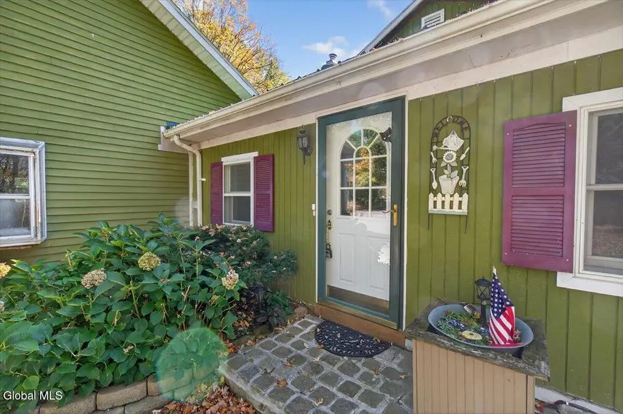 262 Jarvis Road N, Ravena, NY 12143 - Image #2