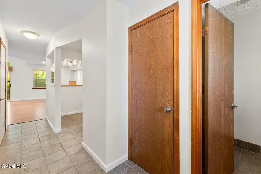 21 Peterson Court, Troy, NY 12180 - Image #2