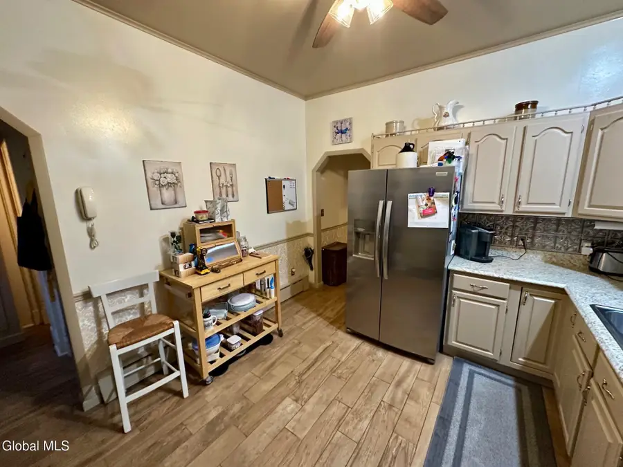 484 Kenwood Avenue, Bethlehem, NY 12054 - Image #2