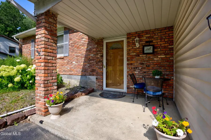 756 Hampshire Seat, Schenectady, NY 12309 - Image #3