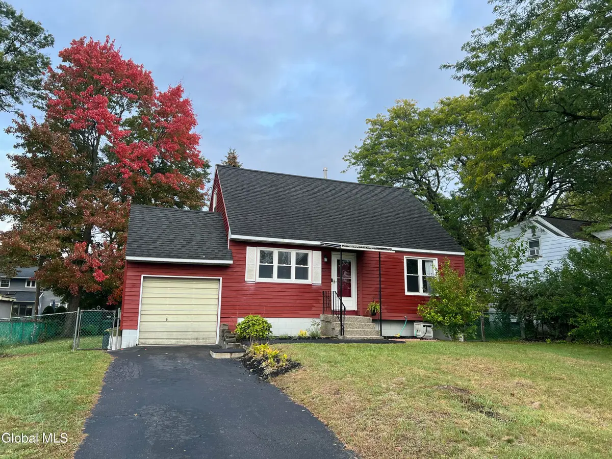 18 De Voe Drive, Colonie, NY 12205 - Image #1