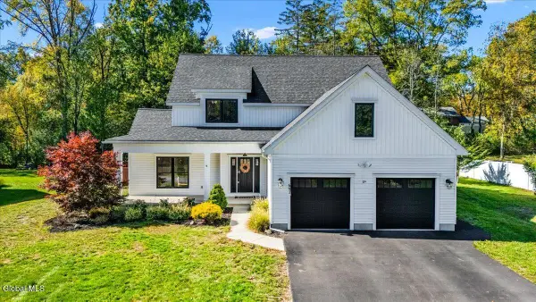 691 St Marks Lane, Niskayuna, NY 12309