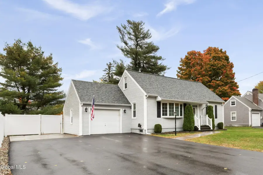 5 Oakwood Drive, Colonie, NY 12205 - Image #2