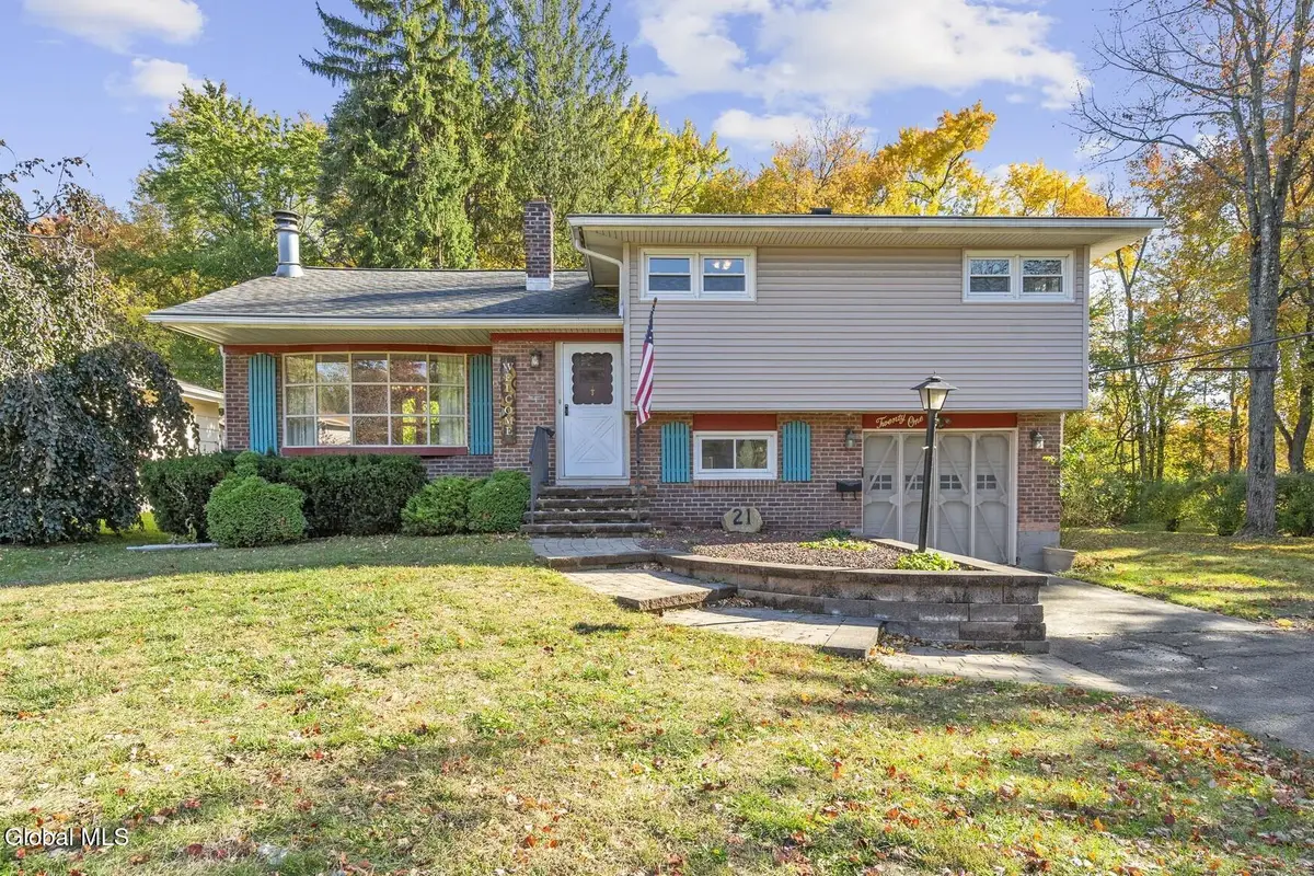 21 Nicholas Drive, Colonie, NY 12205 - Image #1