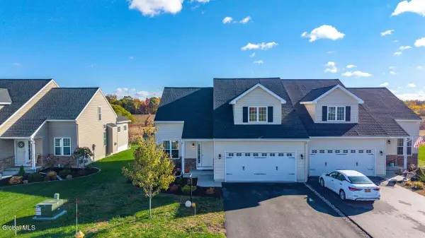 16 Chip Shot Way, Halfmoon, NY 12118