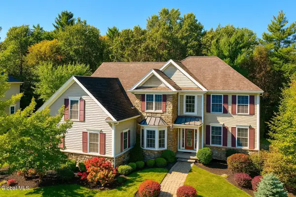 72 Stone Crest Drive, Halfmoon, NY 12118