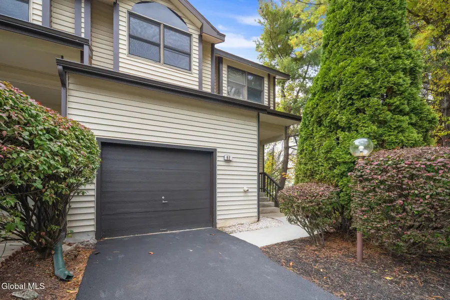 92 Surrey Hill Drive, Latham, NY 12110 - Image #2