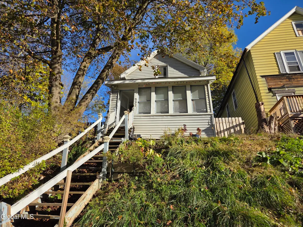 237 Vrooman Avenue, Amsterdam, NY 12010 - Image #1