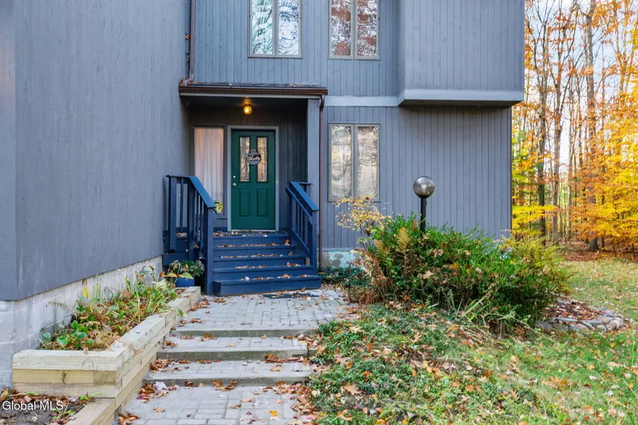 272 Moe Road, Clifton Park, NY 12065 - Image #3