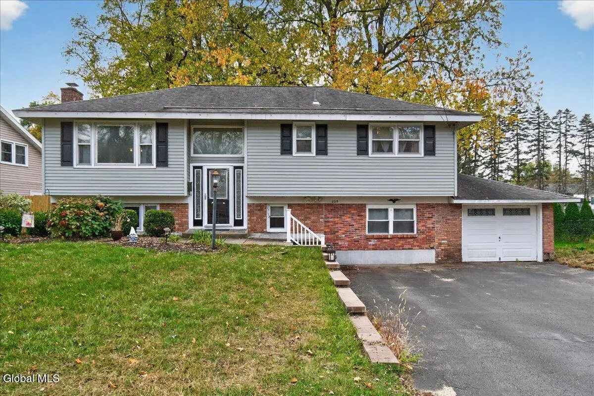 205 E Palmer Avenue, Rotterdam, NY 12303 - Image #1