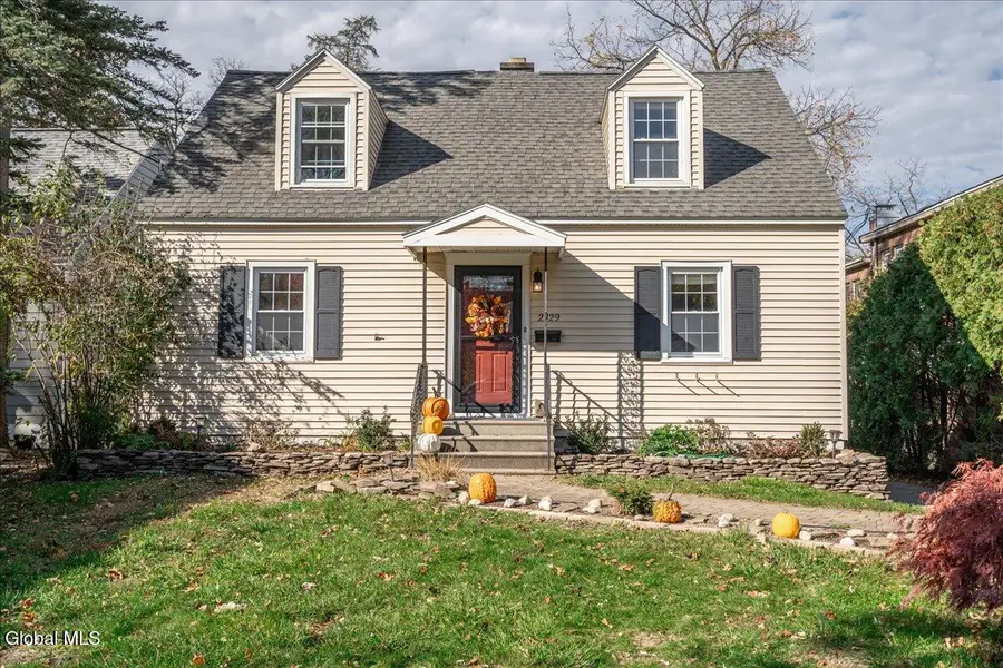 2329 Niskayuna Drive, Niskayuna, NY 12309 - Image #2