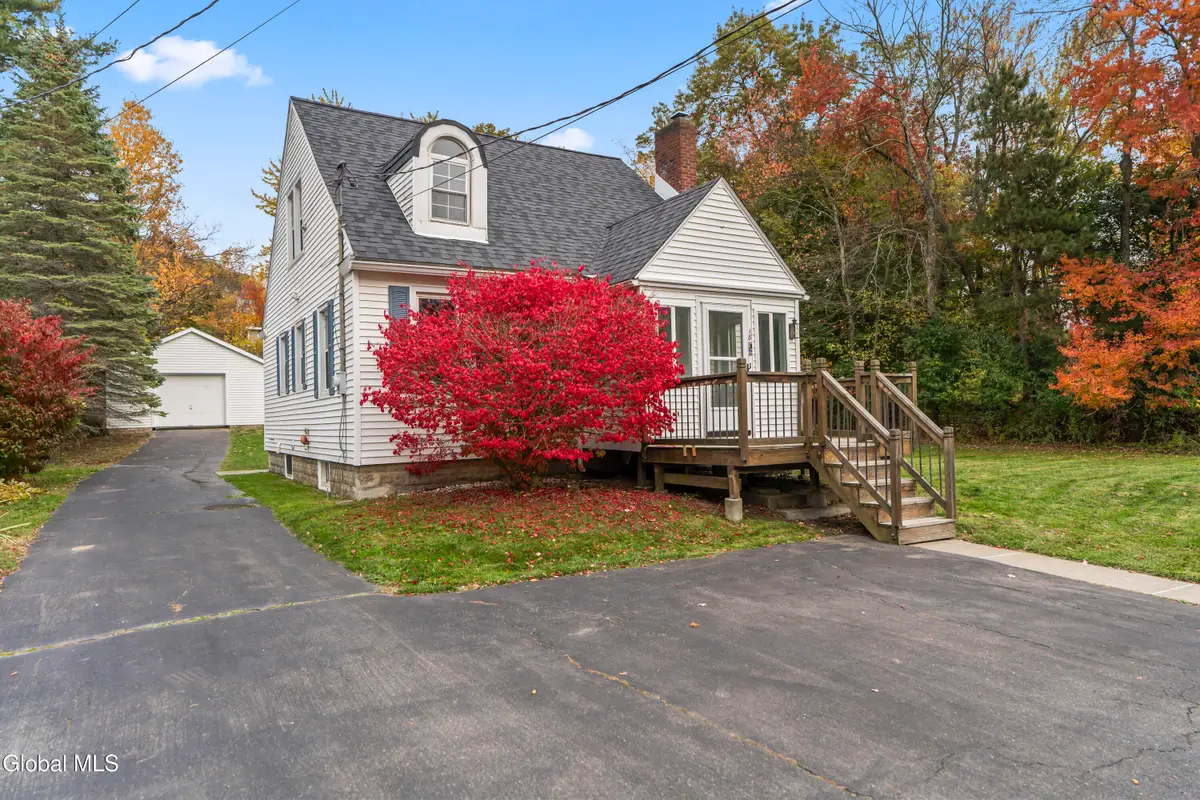 18 Mountainview Terrace, North Greenbush, NY 12144 - Image #1