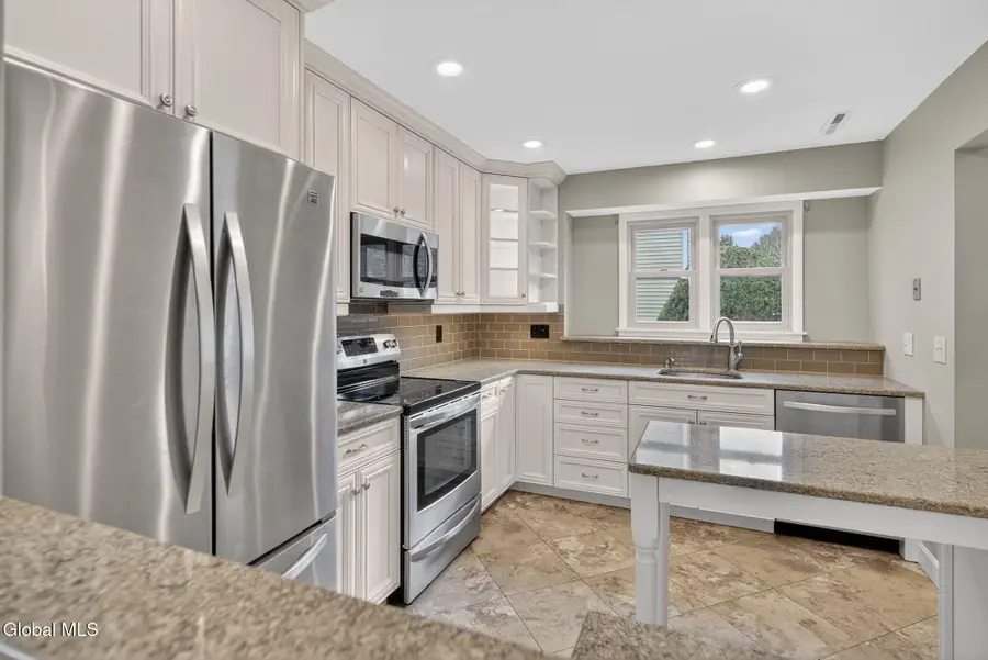 6 Freemans Way, Halfmoon, NY 12065 - Image #2