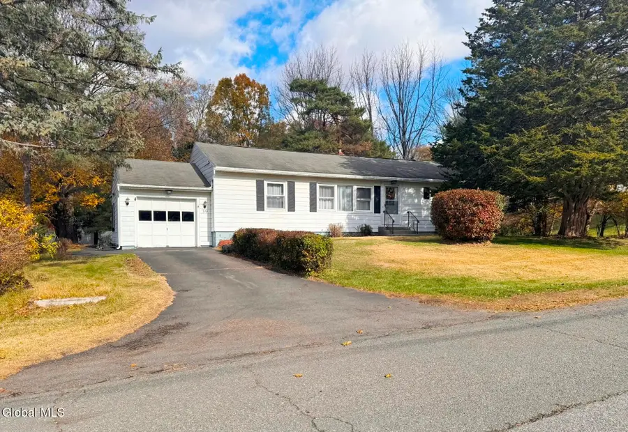 39 Oxford Circle, Brunswick, NY 12180 - Image #2
