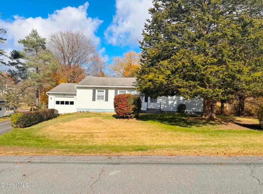 39 Oxford Circle, Brunswick, NY 12180 - Image #3