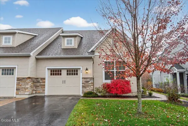 3B Winchester Place, Halfmoon, NY 12118