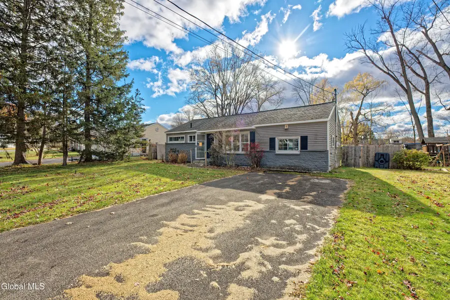13 Winslow Drive, Colonie Town, NY 12309 - Image #3