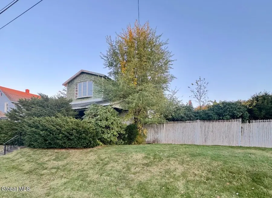 28 Fullerton Avenue, Colonie Town, NY 12304 - Image #2