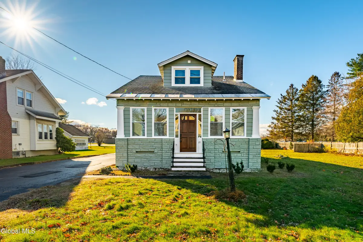 21 Magee Drive, Glenmont, NY 12077 - Image #1