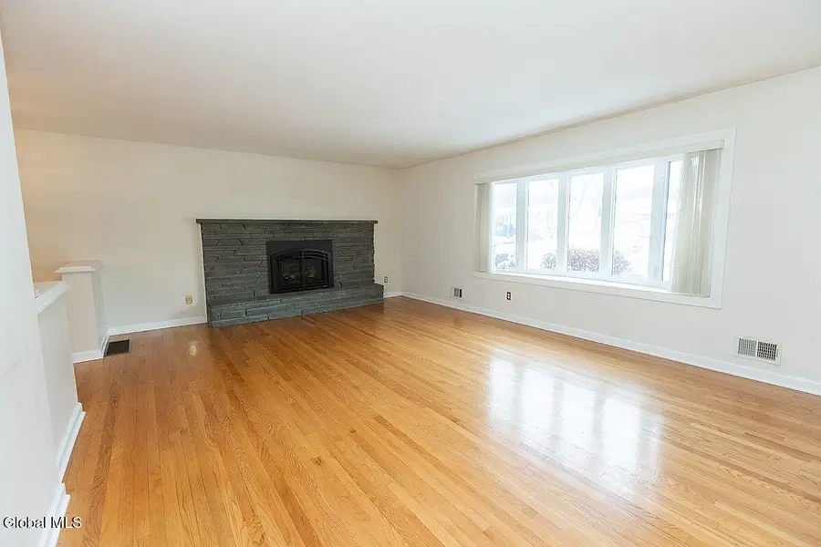 22 Danielwood Drive, Loudonville, NY 12211 - Image #2