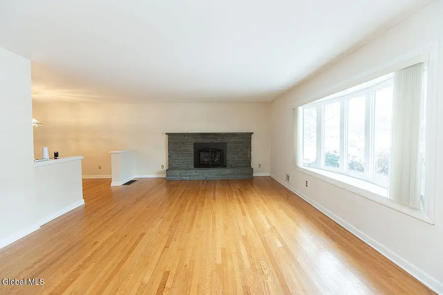 22 Danielwood Drive, Loudonville, NY 12211 - Image #3