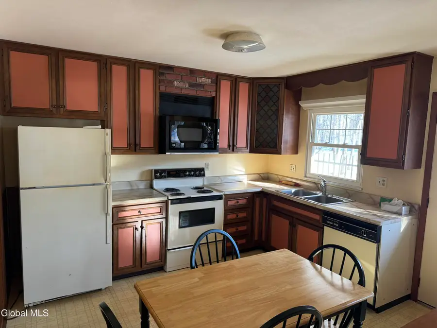 41 Sonat Road, Clifton Park, NY 12065 - Image #3