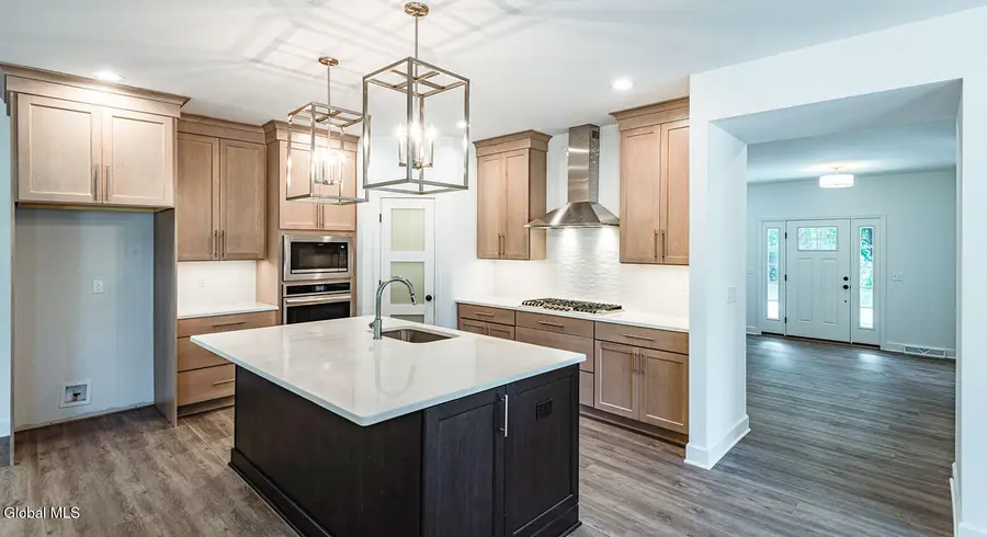 7 Stone Creek Drive, East Greenbush, NY 12061 - Image #2