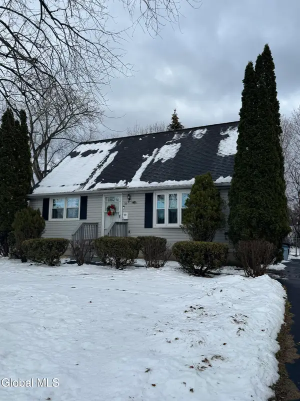 18 Carroll Place, Troy, NY 12180