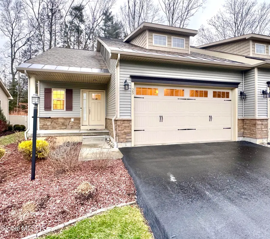 25 Canterbury Lane, Bethlehem, NY 12054 - Image #2