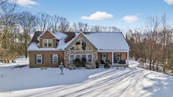 15 Debbie Lane, Sand Lake, NY 12018