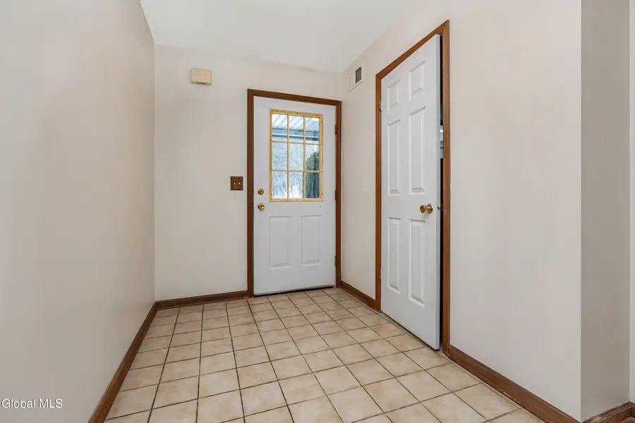 4020 Chaucer Place, Slingerlands, NY 12159 - Image #3