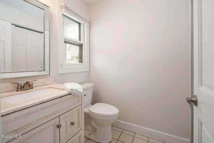 16 Flintlock Lane, Halfmoon, NY 12065 - Image #3