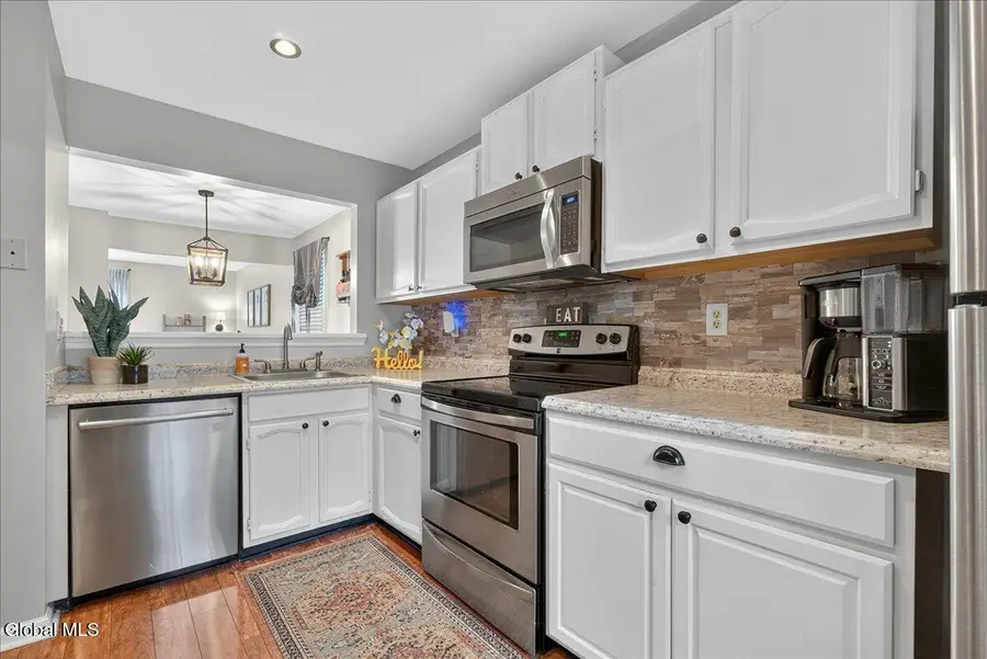 18 Cooks Court, Halfmoon, NY 12188 - Image #2