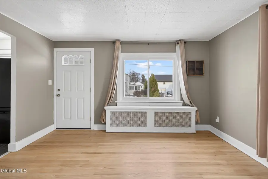 8 Hudson Ave W, Hampton Manor, NY 12144 - Image #2