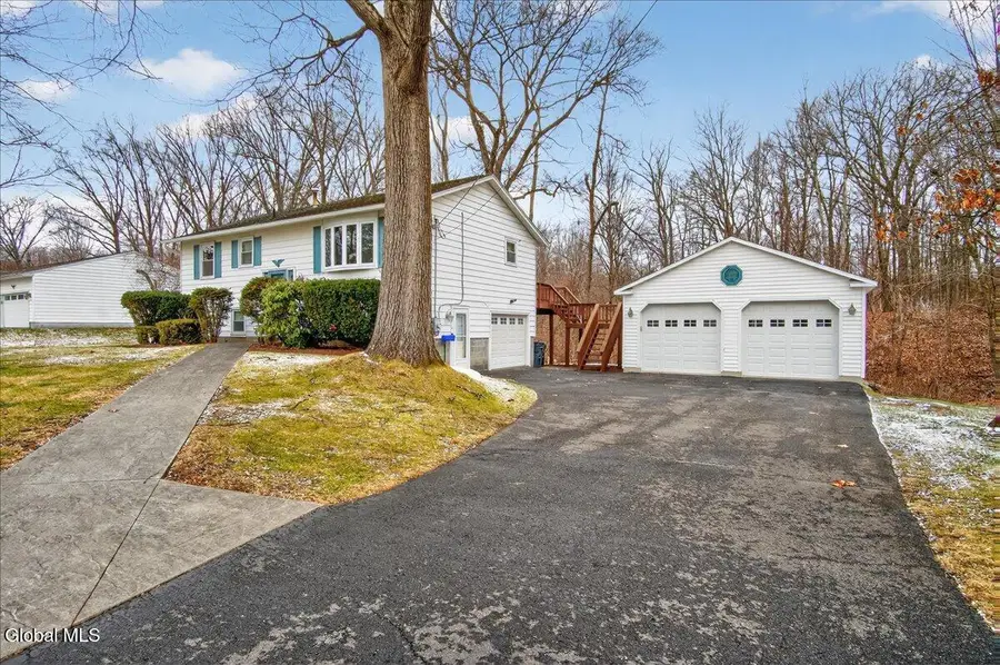 7 Bluebird Court, Waterford, NY 12188 - Image #2