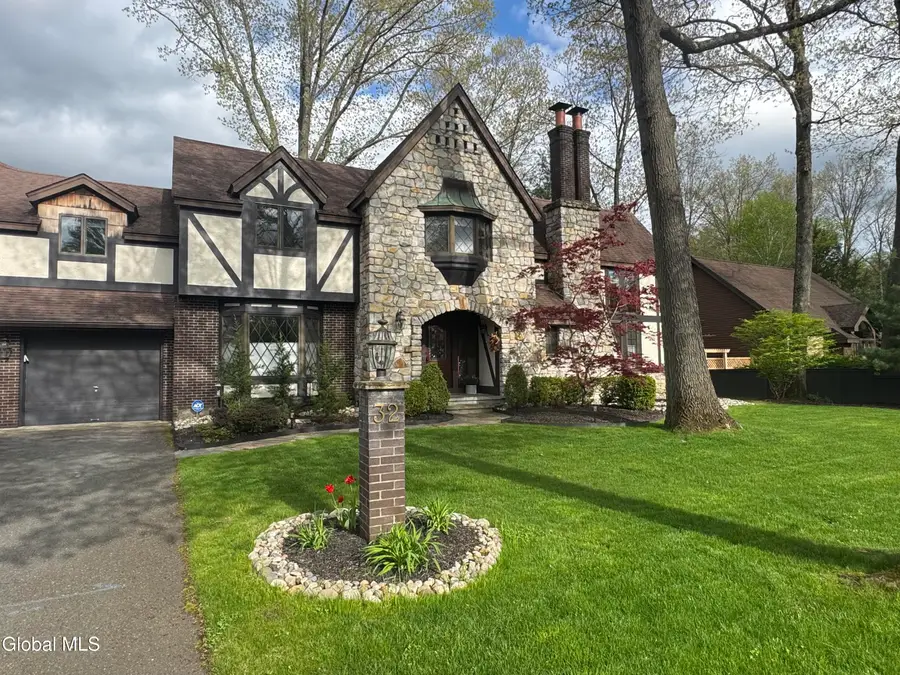 32 Fairway Court, Albany, NY 12208 - Image #2