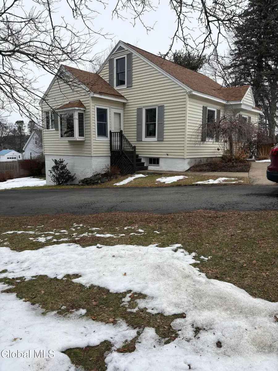 44 Knollwood Avenue, Amsterdam, NY 12010 - Image #2