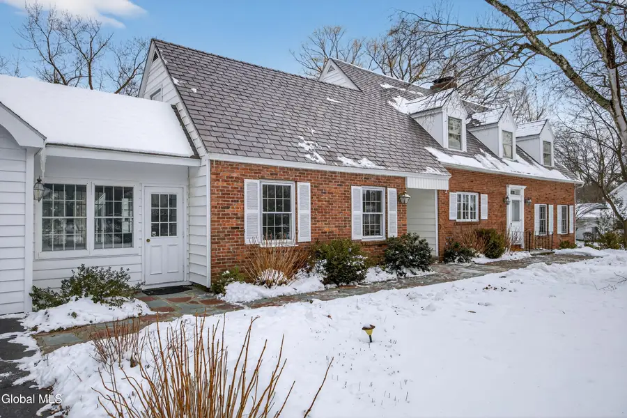 664 St. David's Lane, Niskayuna, NY 12309 - Image #2