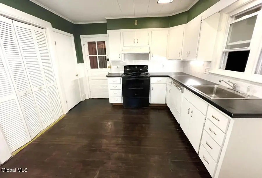 23 Woodrow Court, Troy, NY 12180 - Image #3