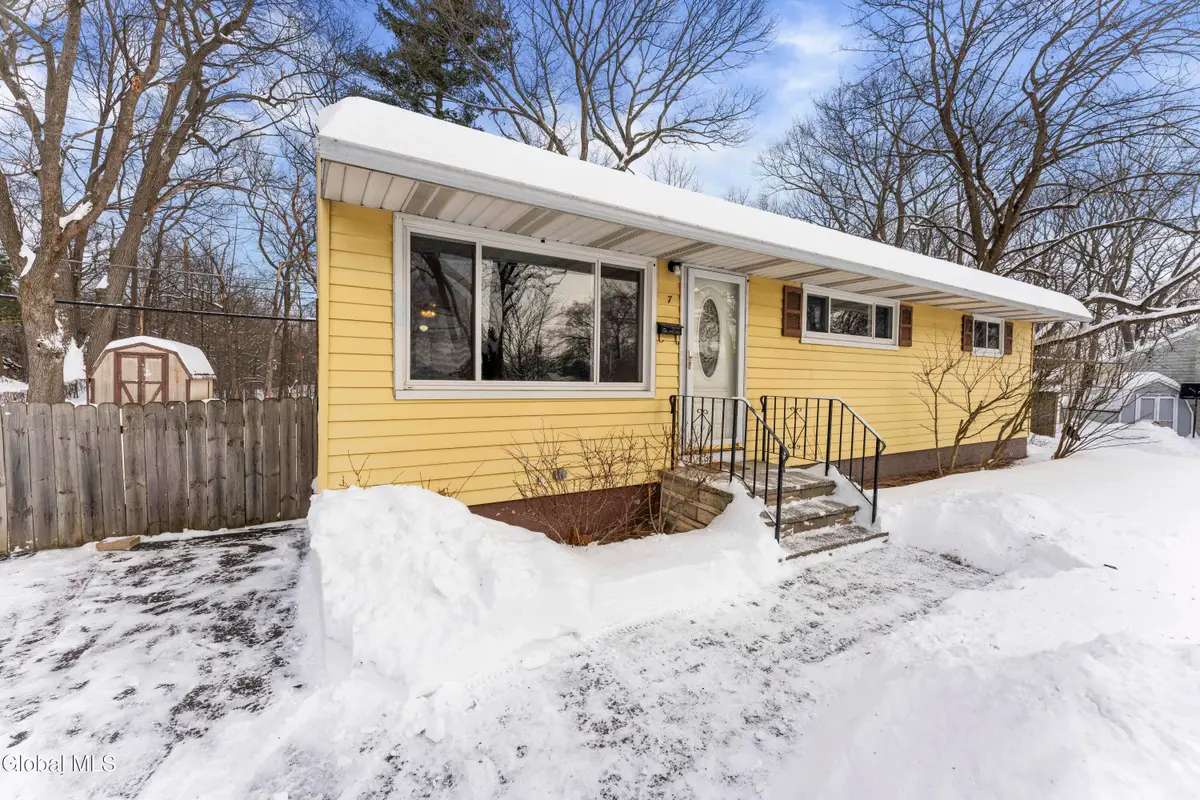 7 Bridle Path, Colonie, NY 12205 - Image #1